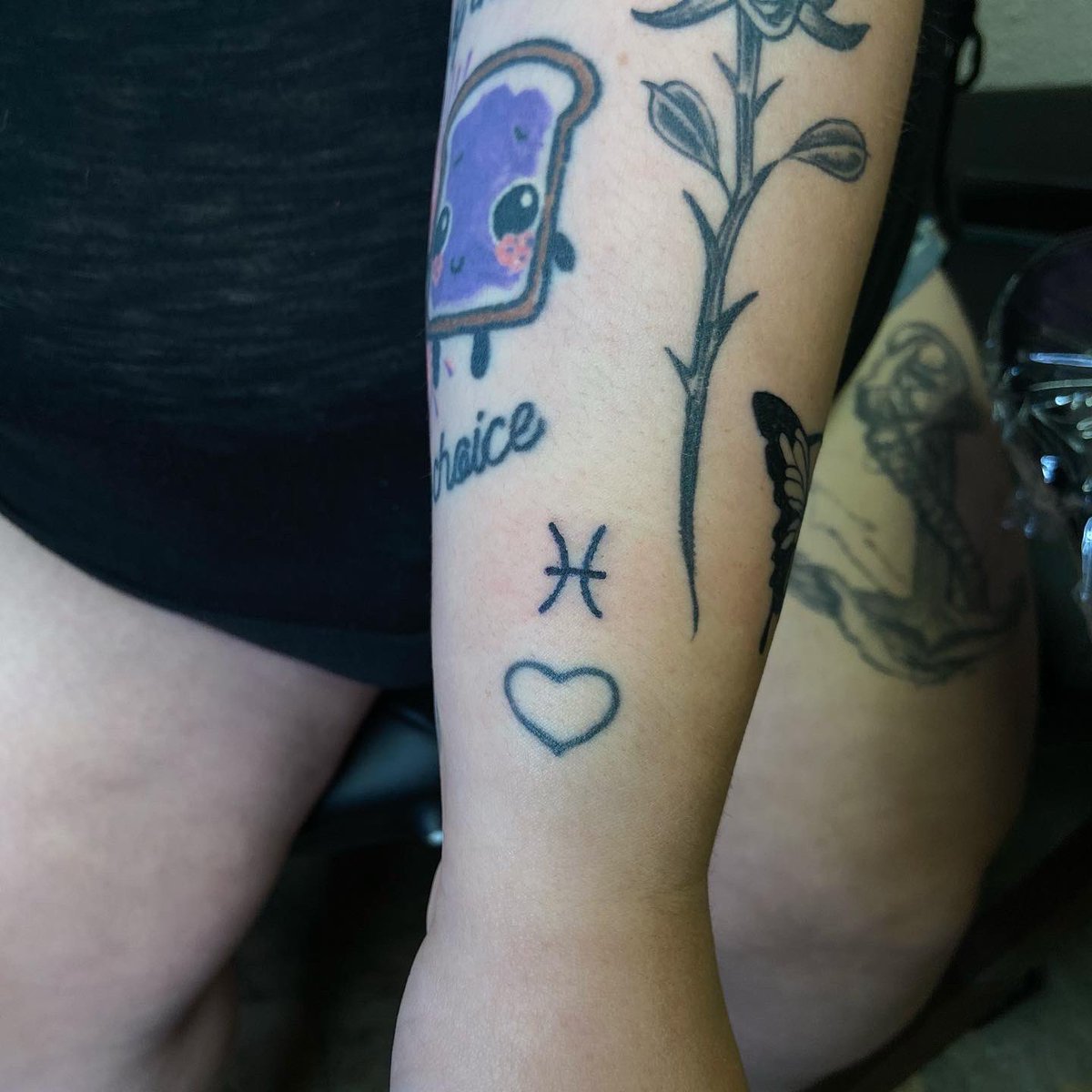 AmbersEternal's tweet image. Thanks to my clients for coming for these Zodiac Tattoos. 
Gemini ♊️ 🌬 and Pisces ♓️ 🎏
📍if you’re interested &amp;amp; looking to get work done, feel free to message me about my Free Tattoo Deals to Build my portfolio and skill🌿.
-
-
#houston #houstontattoos  #zodiac