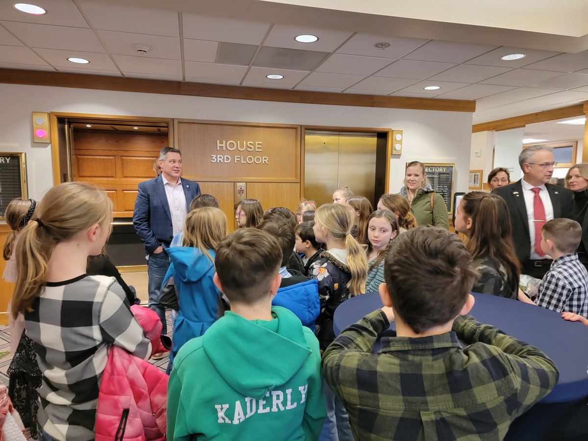 As short session winds down, Leader Helfrich got to meet with some future legislators as they toured the capital. Oregon's future will be in good hands if we get back to basics! #orpol #orleg