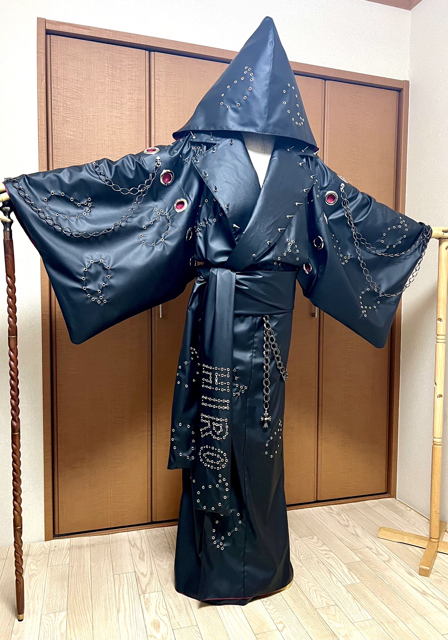 青 チェーン着物 大衆演劇（黒の裃に青と白の彼岸花。手描きが