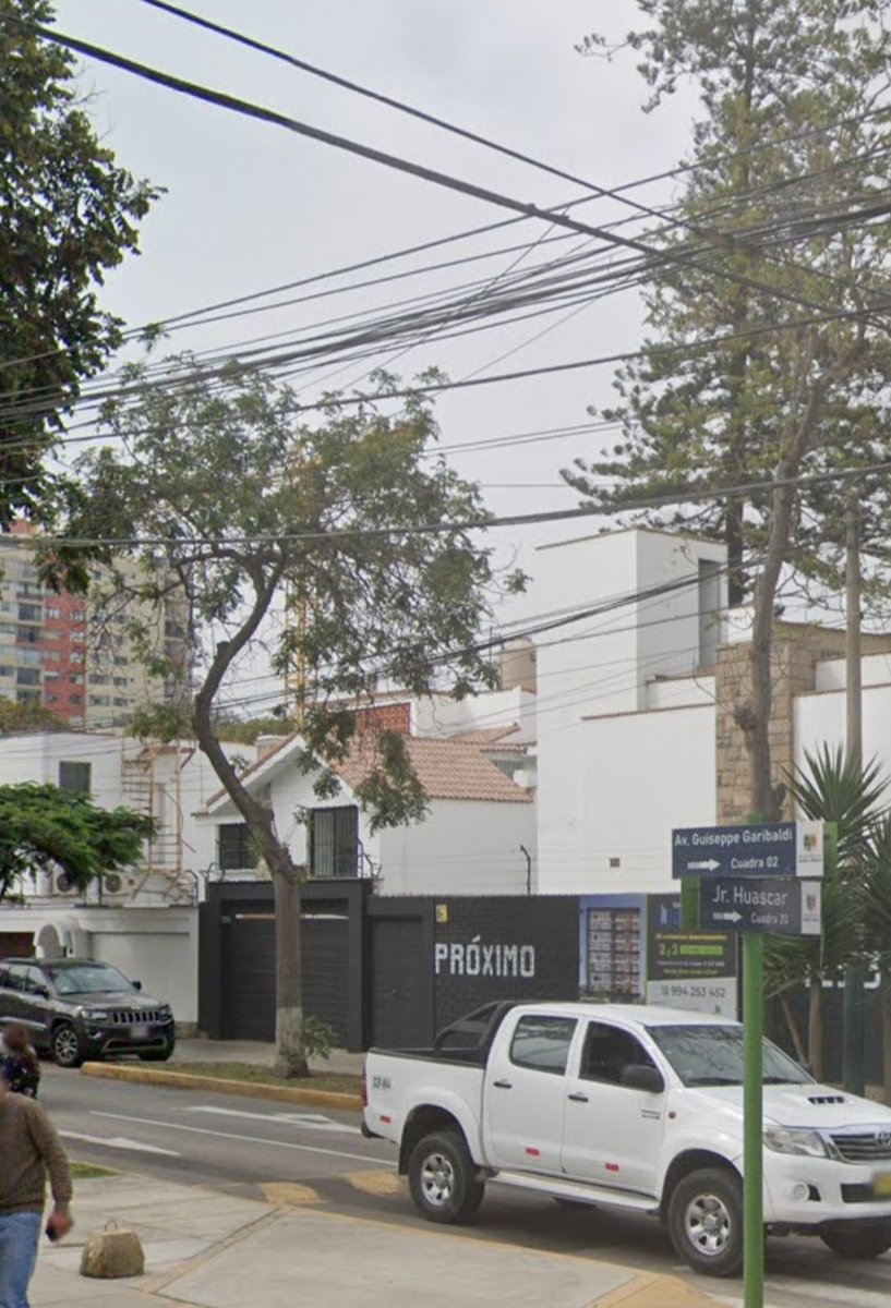 lagringaroca's tweet photo. Giuseppe Garibaldi 221, Jesús María
Antes y después
M.O. de las constructoras que matan lentamente a los árboles para luego eliminarlos. 
La prueba el letrero del proyecto. 
Pero la @munijesusmaria ni cuenta. https://t.co/GHDCy3nAOQ