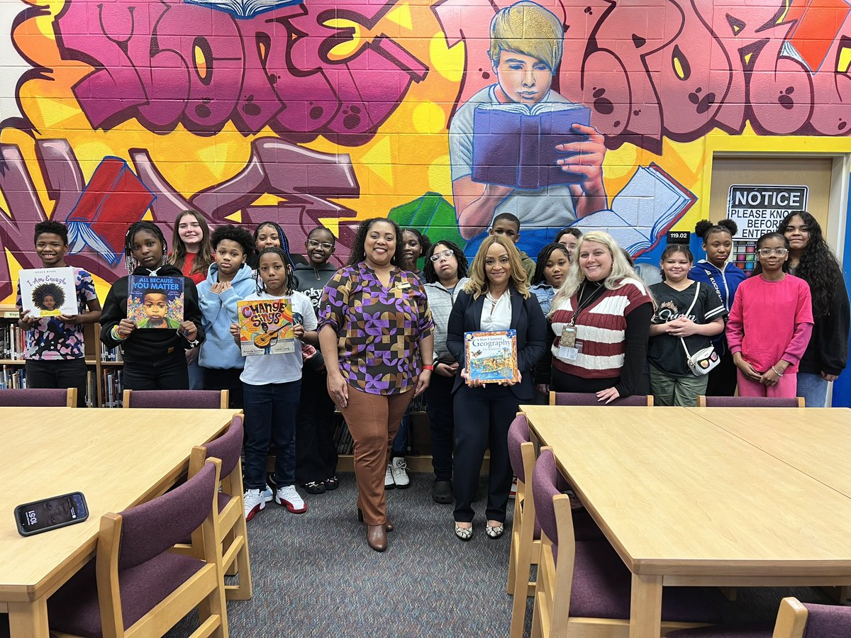 Hampton Middle School (@hamptonms_hcs) on Twitter photo Special  thank you to Ms. Kimberly Howard <a href="/KimHoward_HCS/">Kimberly Howard</a> for coming to read to our 6th Graders today. They enjoyed all of the books she read. #readacrosshenry #readacrossamerica #winningforchildren <a href="/LoriHuston_07/">Lori Huston</a> <a href="/drseanbethune/">Sean Bethune, Ed.D</a> <a href="/drwilliams08/">Dr. Lydia Williams</a> <a href="/BetinaBryant/">Betina Bryant</a> <a href="/JenBrownHCSTOTY/">Jennifer Brown</a> Special  thank you to Ms. Kimberly Howard <a href="/KimHoward_HCS/">Kimberly Howard</a> for coming to read to our 6th Graders today. They enjoyed all of the books she read. #readacrosshenry #readacrossamerica #winningforchildren <a href="/LoriHuston_07/">Lori Huston</a> <a href="/drseanbethune/">Sean Bethune, Ed.D</a> <a href="/drwilliams08/">Dr. Lydia Williams</a> <a href="/BetinaBryant/">Betina Bryant</a> <a href="/JenBrownHCSTOTY/">Jennifer Brown</a>