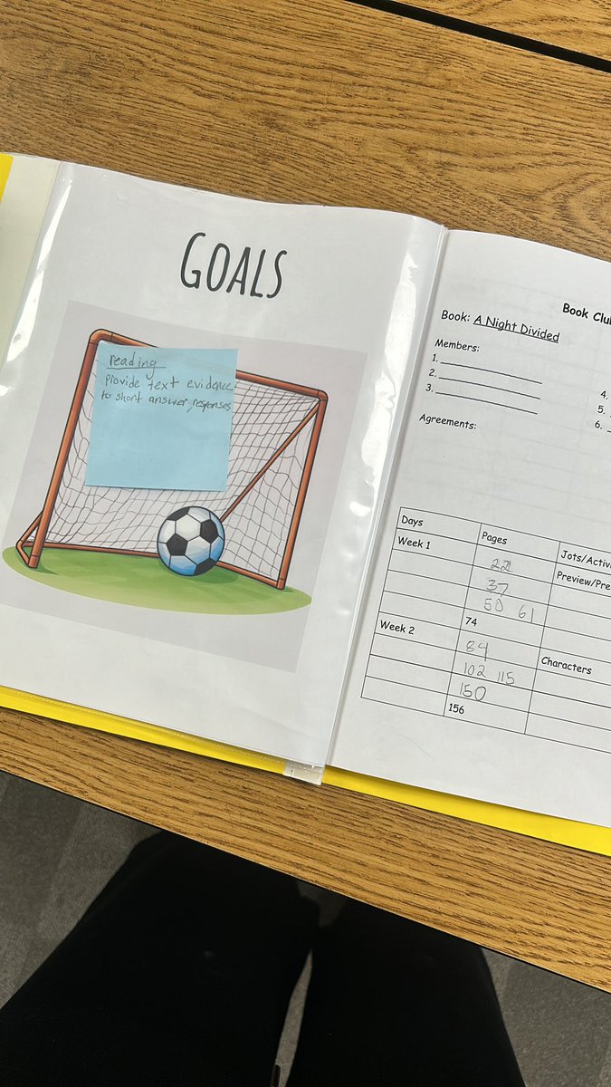 angelaatkagan's tweet image. I love setting goals with students. Even better, celebrating when they accomplish them! Students confer with me and write goals on sticky notes. After an assessment opportunity, they can move their sticky to the GOAL side! #vaughnsoakupthesun #vaughnfisdelem #mrspink4thgrade