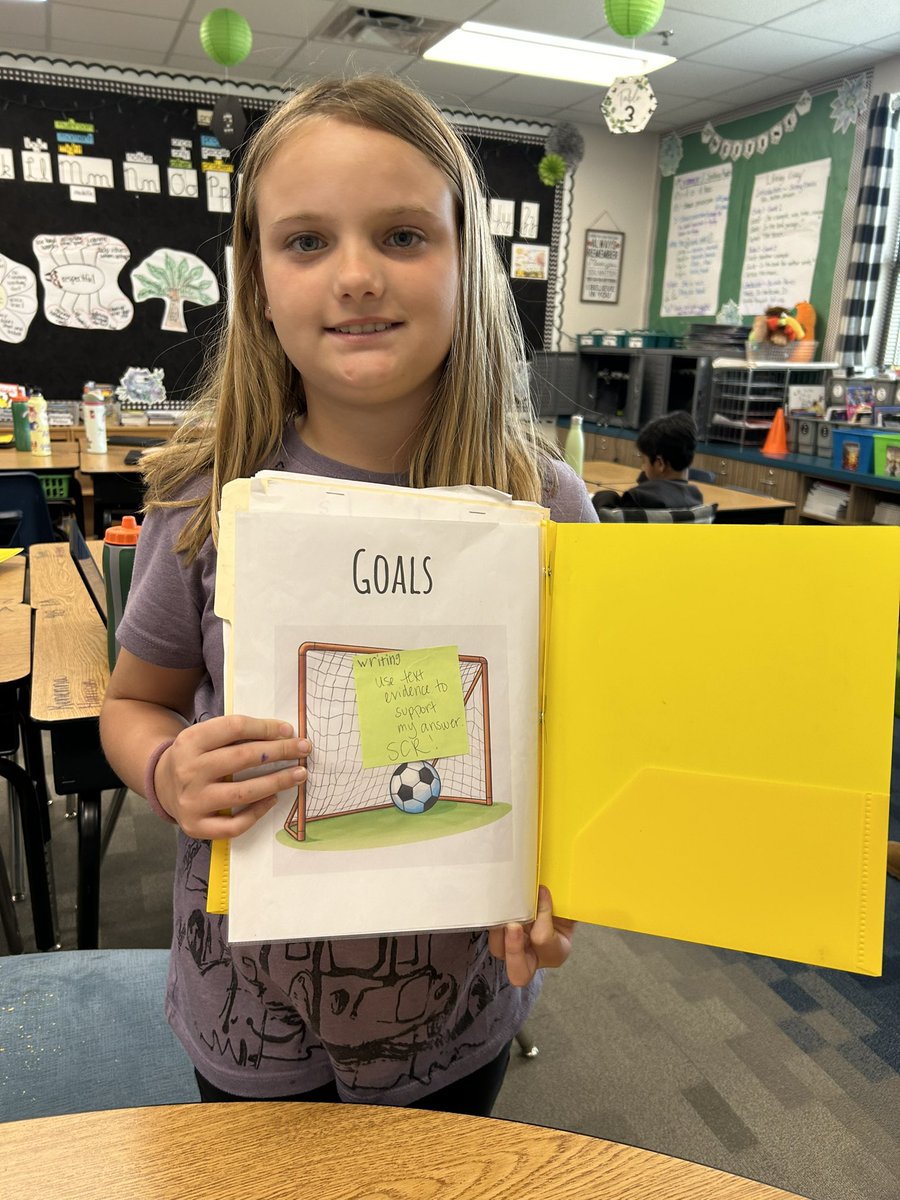angelaatkagan's tweet image. I love setting goals with students. Even better, celebrating when they accomplish them! Students confer with me and write goals on sticky notes. After an assessment opportunity, they can move their sticky to the GOAL side! #vaughnsoakupthesun #vaughnfisdelem #mrspink4thgrade
