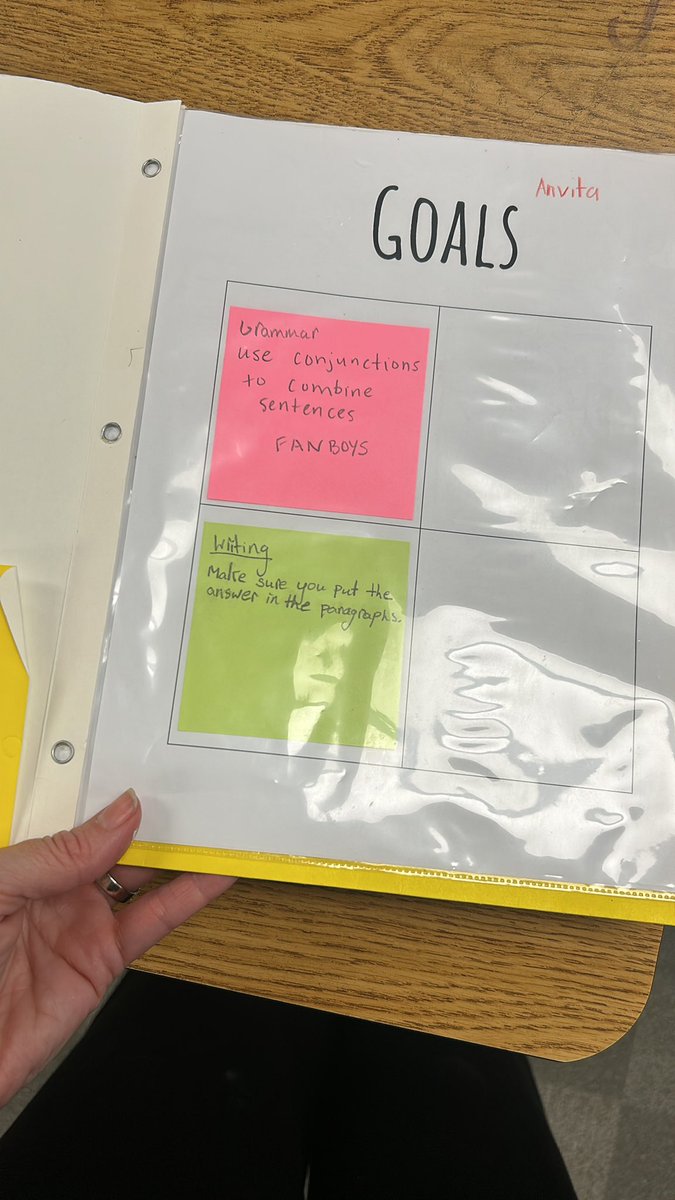 angelaatkagan's tweet image. I love setting goals with students. Even better, celebrating when they accomplish them! Students confer with me and write goals on sticky notes. After an assessment opportunity, they can move their sticky to the GOAL side! #vaughnsoakupthesun #vaughnfisdelem #mrspink4thgrade