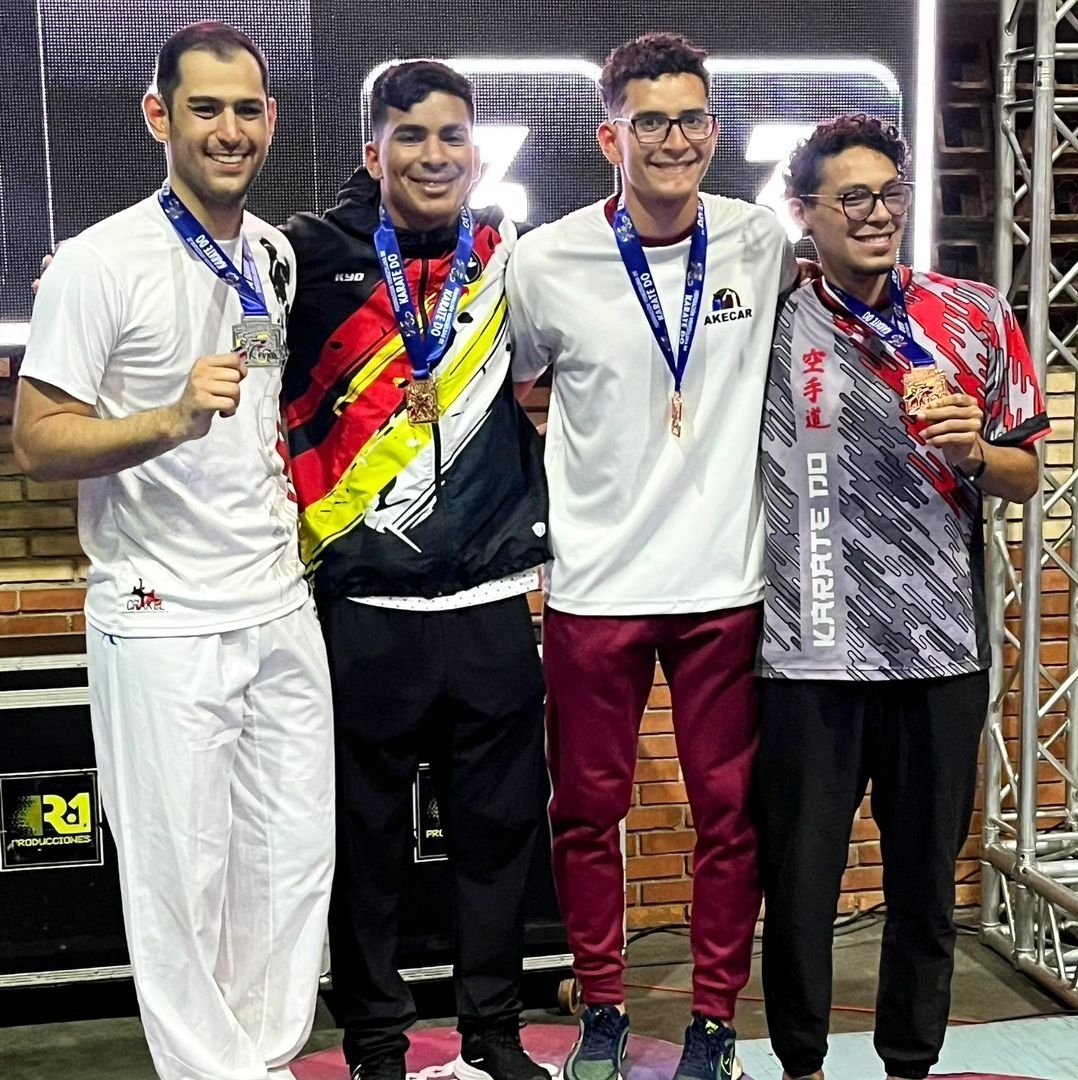 Gracias a Dios , 
Venciendo al covid-19 y con solo dos semanas de entrenamiento 
cerramos el campeonato nacional con una medalla de plata en individual🥈 y medalla de oro por equipos🥇

Gracias a todos los que me apoyan siempre y están en las buenas pero sobre todo en las malas.