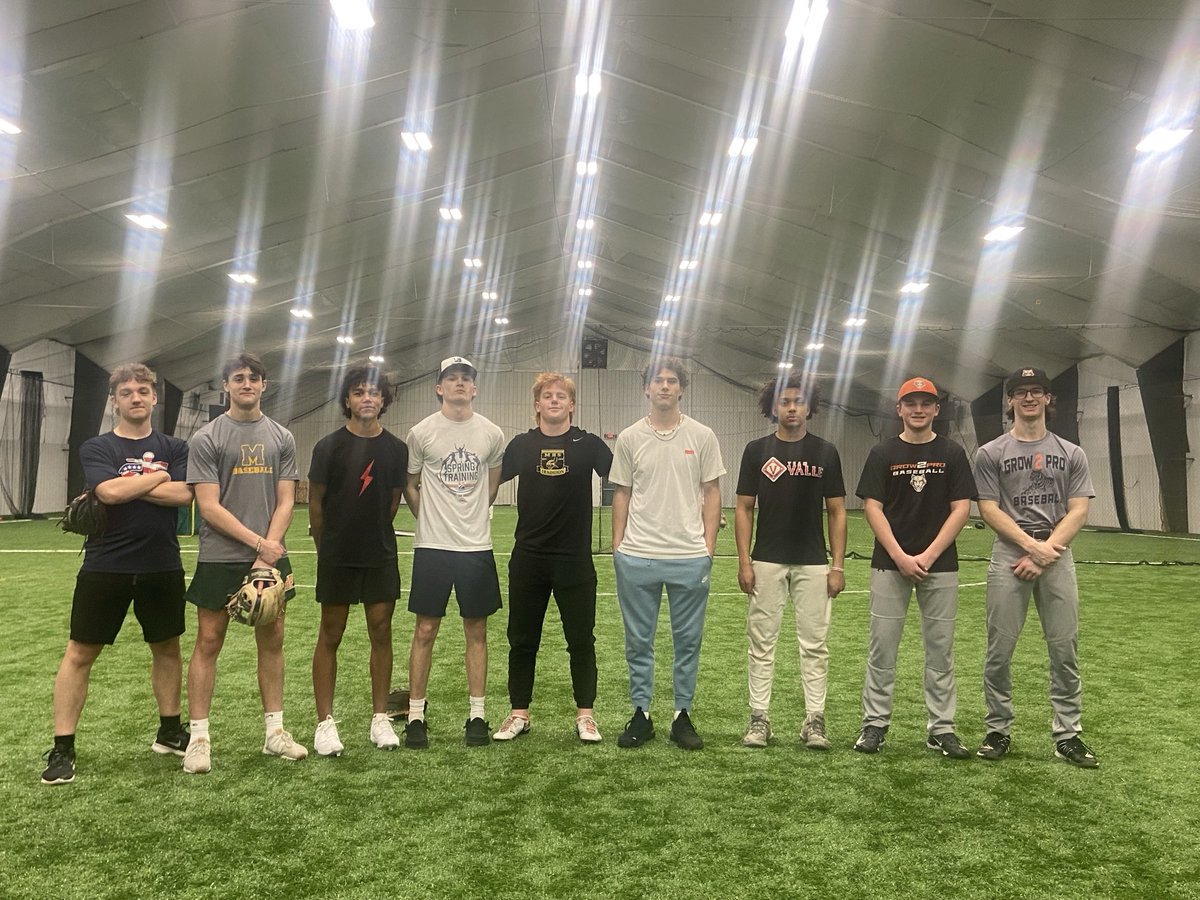 BruinsBallClub's tweet image. Dudes put in the work this winter.  10 weeks polishing up their catching, pitching and infield defense.  Ramping up the arms.  Tuning up the bats seeing live pitching.

Good luck this spring.  Let the bright lights shine!

(Photo Missing Bondi, Goodness, Blaustein, Pecor)