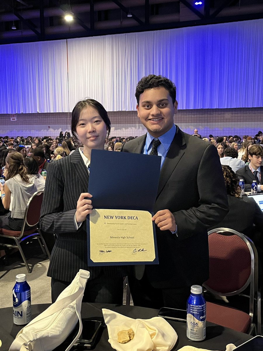 Seniors Eunice and Arnav were recognized for establishing the brand new DECA Chapter at Mineola High School! I couldn’t ask for better club presidents! #MineolaProud @MineolaUFSD @mineolahs
