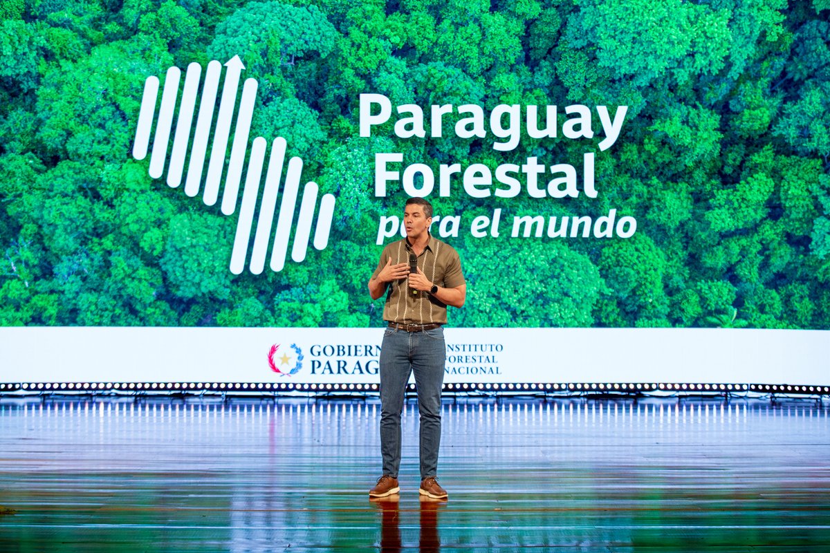 InfonaPy's tweet photo. El presidente de la República @SantiPenap mencionó: “Con estadísticas, demostramos los paraguayos que somos responsables en cuidar la tierra, y aquellas nos ayudan a defendernos en negociaciones y acuerdos de libre comercio”.
#Infona
#PyForestalParaElMundo
#GobiernoDelParaguay https://t.co/GOKPAW6HeQ