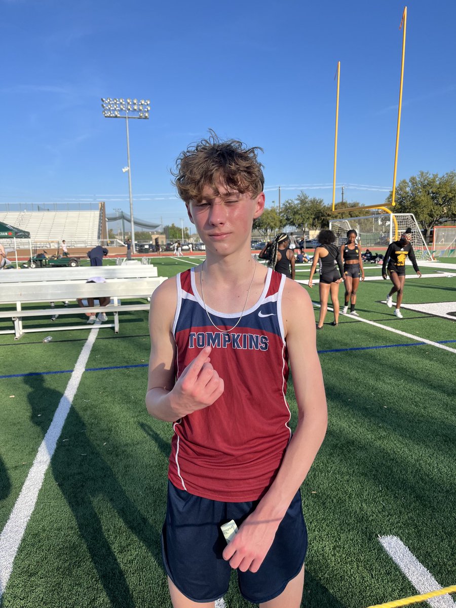 ⁦<a href="/TompkinsTFXC/">Tompkins XC</a>⁩ Freshmen Carter Maloy breaks 10 with a 9;59 and 🥇at Strake!