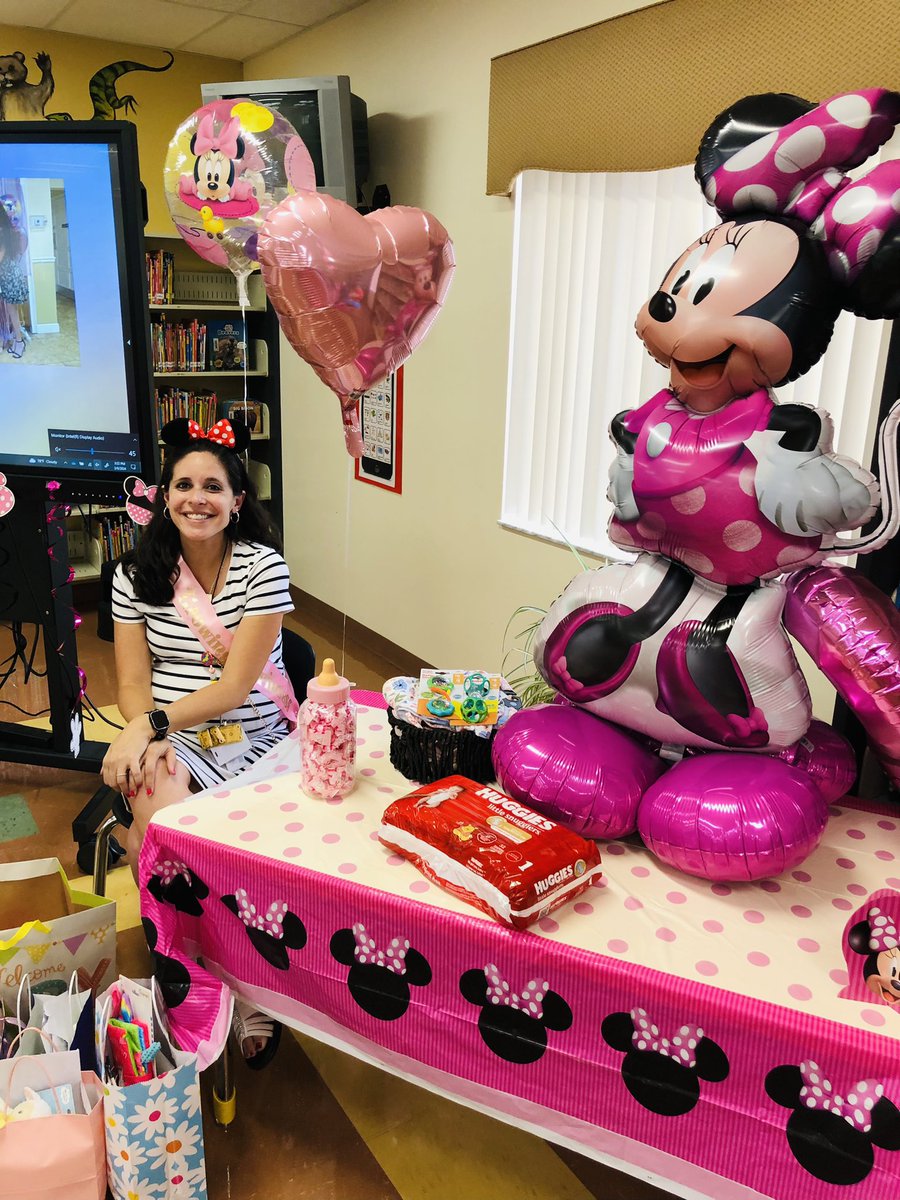 lcmediatbk8's tweet photo. When the #hubofschool is filled with teacher pals for a Baby Sprinkle! All the bows for @MrsK_Ochoa and Baby Ochoa!π€°π»πΆπ» π @TurnerBartelsK8 https://t.co/p2GHBIezlh