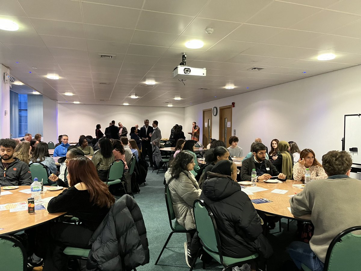 Busy week! Full house on Monday at a careers event organised to bring social science & politics alumni and current students together: lots of advice given, networking and laughter! @BrunelSMCJ @brunelalumni