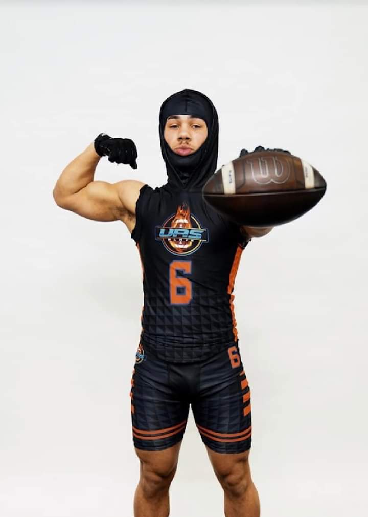 BdimesQ's tweet photo. Ballin out with my boys in Michigan this weekend   NY ➡️ MI 

#UASnation #15U7v7ball #westernnyfootball #midwestchampionships 

@247Sports @Elite11 @QBHitList @GunslingerBuzz @PlayBookAthlete @quarterbackmag @PrepRedzoneNY @PrepRedzoneNext @TubinBryce @xzaiverjp @logansnyder24 https://t.co/HjRlXjyuDR