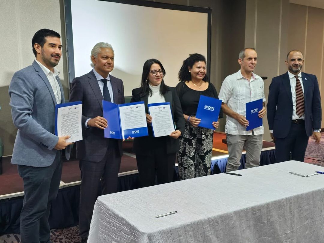 Red Clamor, Cavex y Coalición por Venezuela firman acuerdo en medio de cumbre empresarial en Panamá goo.su/jCN9EZ @redclamor @coalicionve