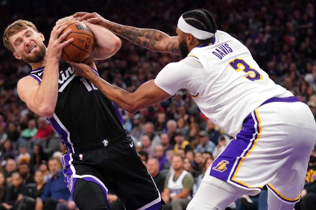 LakeShowYo tweet media
