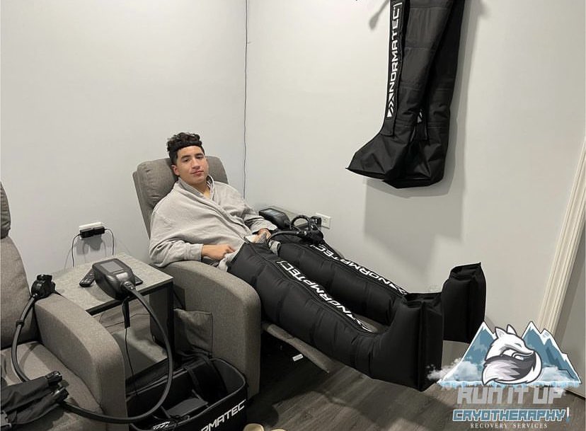 RunItUp_SS_Lab's tweet photo. 🚨BIO-COMPRESSION!🚨 S/O TO DEPAUL PREP FOR MAKING IT DOWN STATE YET AGAIN! 👏🏽 WE ALSO WANT TO APPRECIATE THE SUPPORT FROM ONE OF DEPAUL PREPS HARDWORKING DUAL ATHLETES @jujuman06_ HE CAME IN FOR TREATMENTS TO DECREASE THE SORENESS AND PAIN IN HIS LEGS WITH OUR SERVICES HE https://t.co/goGwaOXvtA