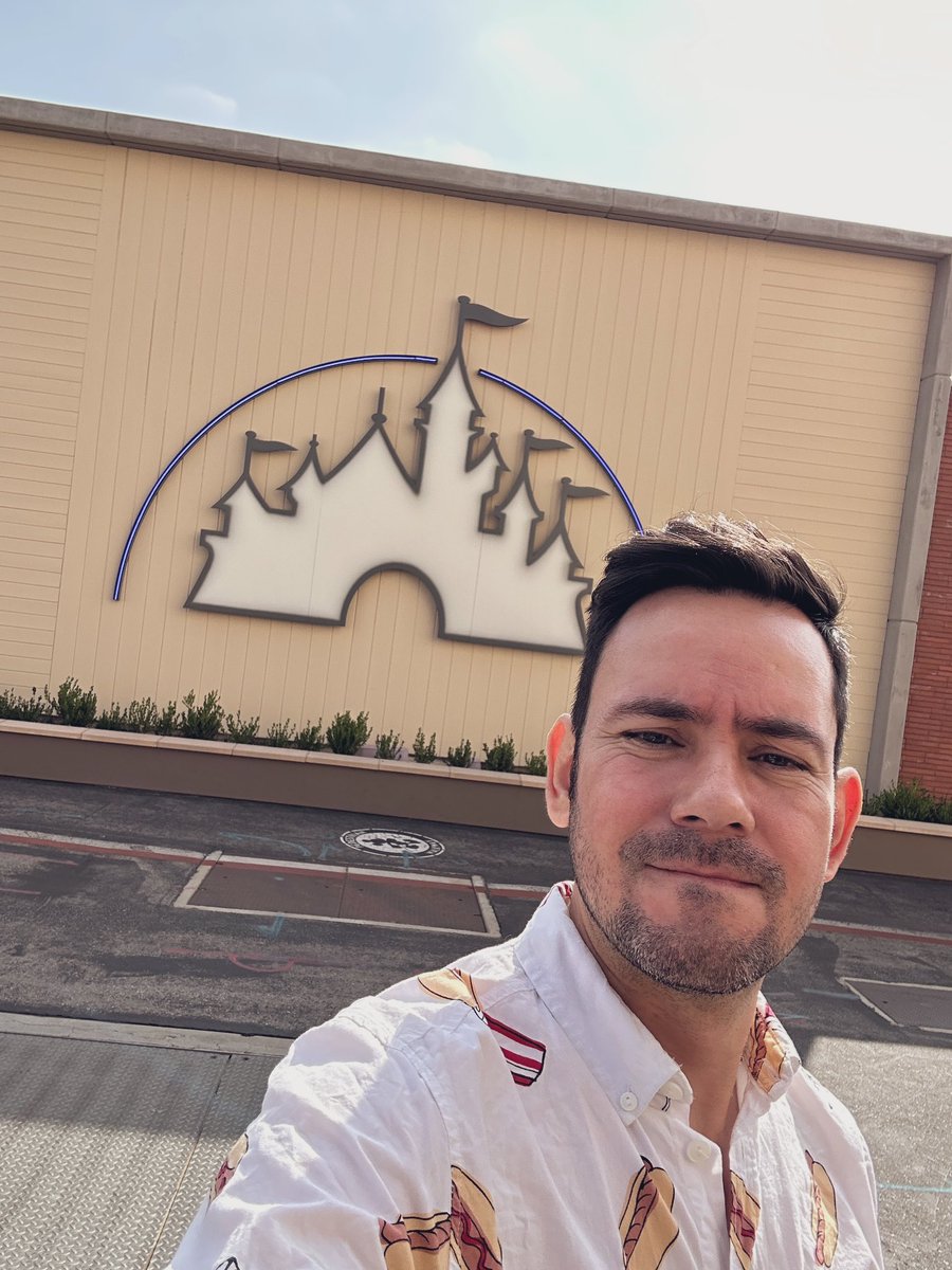 Roagui's tweet photo. Who is behind the art? https://t.co/MRBDqgsfyn