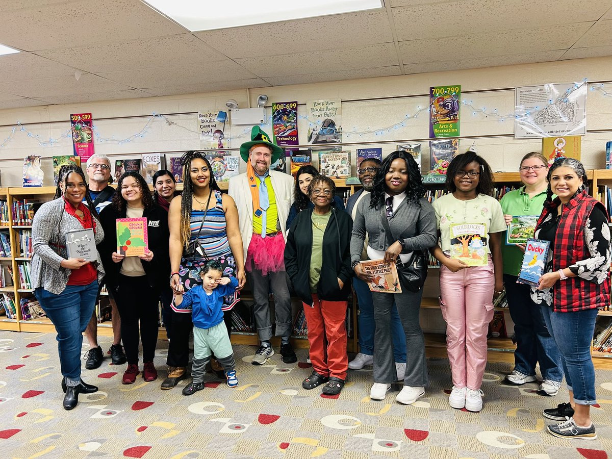 ajejaybirds's tweet photo. Teachers & Students were able to choose their Wednesday Wondrous Readers on Wacky Tacky Day in honor of “Read Across America Week.” Students shrieked with joy as they learned that reading can take them to wacky places. #ONLYONEYOU @GCSchoolsNC @TeachBellS @beth_callicutt https://t.co/iN8nXoIYbP