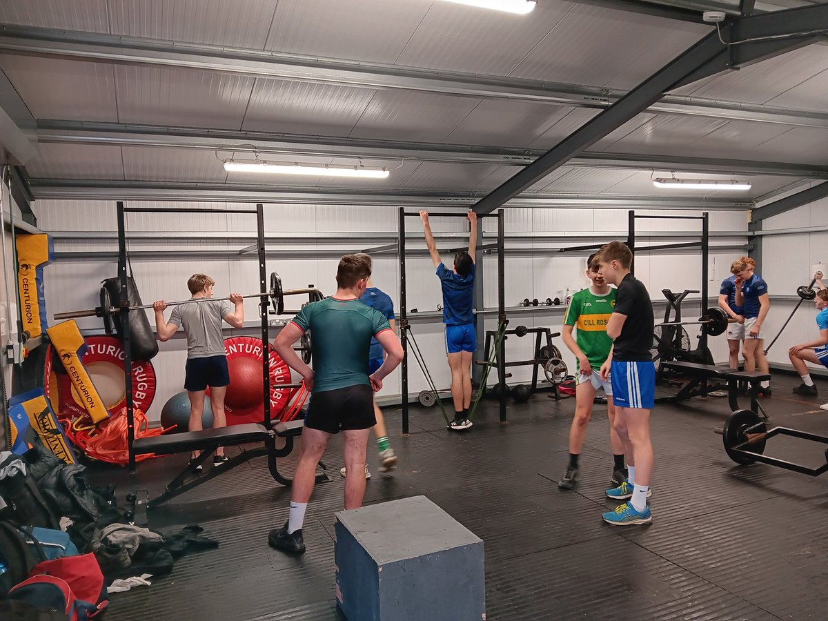 WhelanGavin's tweet image. 🏑 #SchoolsCoaching - end of a brilliant 3 weeks in Clonea Power NS

🏑 PPS Visit - U14 Hurling session with @stdeclanscc 

🏋️‍♂️ @WaterfordGAACG Development Squads S&amp;amp;C in @KilmacthomasGaa 

🏐 Afterschool Coaching Initiative, @west_waterford football session in @ardmoregaa #GAA