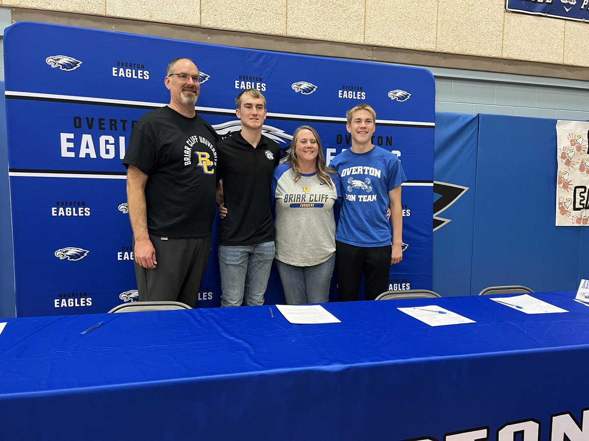 Trey_Redfield's tweet photo. How I spent the first part of work today: Celebrating the @OvertonEagles! 🦅

Signing day for big blue, featuring five seniors in a class that has put together a phenomenal legacy in Overton. Hear from all of them tonight at 6, 9 &amp; 10 on @NTVNEWS &amp; @KFXLFoxNebraska! 🔥 https://t.co/hOwGM9hoUL