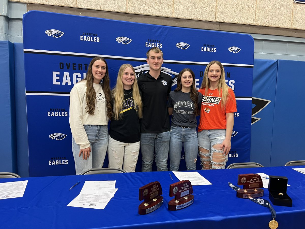 Trey_Redfield's tweet photo. How I spent the first part of work today: Celebrating the @OvertonEagles! 🦅

Signing day for big blue, featuring five seniors in a class that has put together a phenomenal legacy in Overton. Hear from all of them tonight at 6, 9 &amp; 10 on @NTVNEWS &amp; @KFXLFoxNebraska! 🔥 https://t.co/hOwGM9hoUL