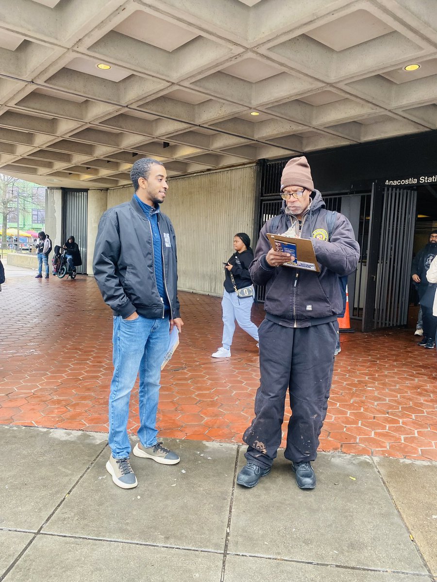 MarkusforDC's tweet photo. A few more signatures, a few more smiles, and just like that, we’re one step closer to building #OneWard8!
Thanks to all the neighbors who signed our petition to get me on the ballot for #Ward8 Councilmember! Your faith means the world.
Let’s go win this thing! #DCision24 https://t.co/KHP2b6PEq2