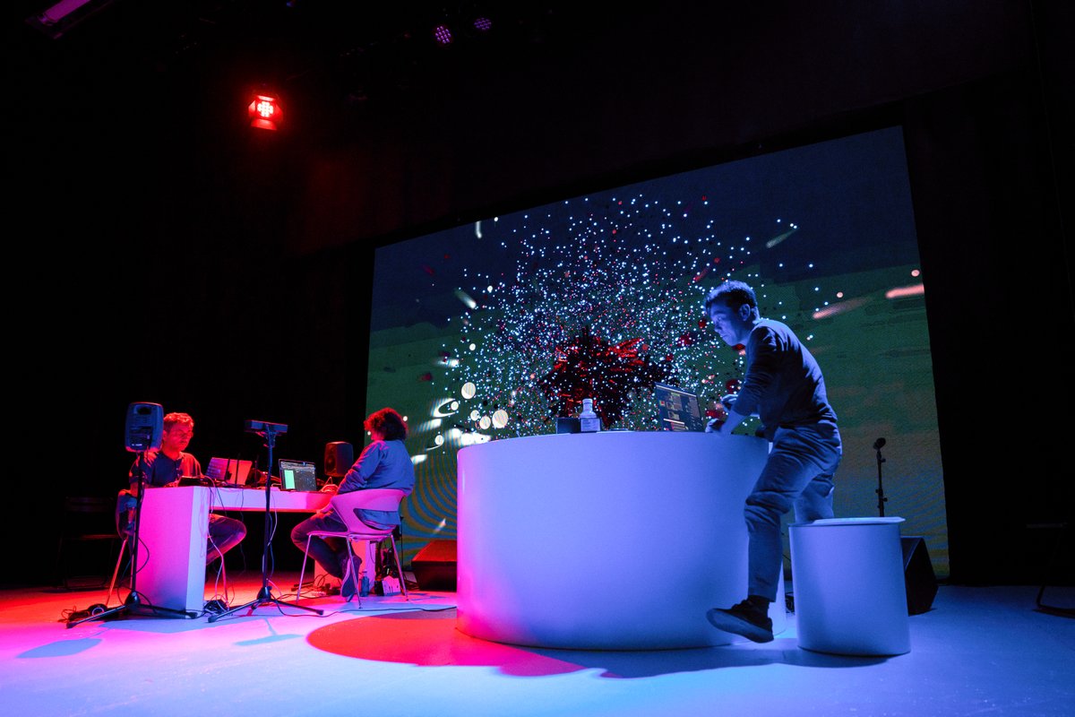 InandOutseries's tweet photo. 📌📌 Esta maravillosa aventura de creación e improvisación atraviesa ya por su meridiano 

➡️In&amp;Out 2024: Día 2; los artistas en tiempo real. Sesión de tarde. https://t.co/o19F5ekonT