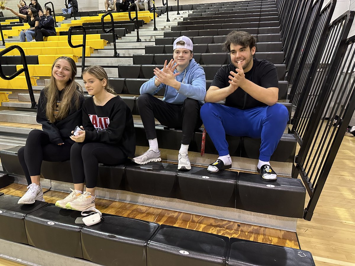 CoachTanyaRM's tweet photo. Yesssssss for our male student-athletes supporting our team tonight!!!! ππβ₯οΈπ€π @RM_HoopsSquad @RM_Rocketsfball #RMTF #RMBoysSoccer @RocketsSportsRM @RMHS_principal @Rocket__Nation @RMathleticboos1 https://t.co/BGrxUKQYxq