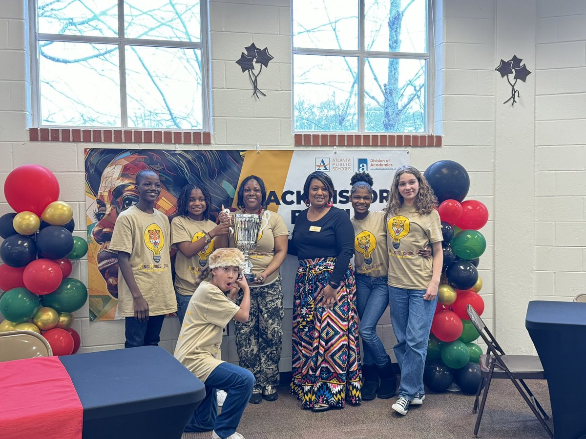 SibleyIija's tweet photo. Today was amazing! The students did the work and I couldn’t be more proud of what they accomplished today! Thank you, Ms. Stewart and your team for making sure that what we do is positive and culturally relevant! #LivingTheDream https://t.co/t6K9IkOhxU