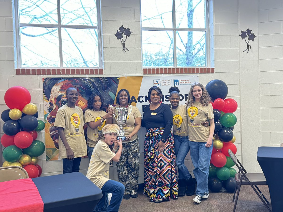 SibleyIija's tweet photo. Today was amazing! The students did the work and I couldn’t be more proud of what they accomplished today! Thank you, Ms. Stewart and your team for making sure that what we do is positive and culturally relevant! #LivingTheDream https://t.co/t6K9IkOhxU