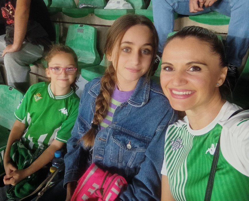 vanetryana's tweet photo. @RealBetis #SemanaMujerBética 💚🤍💚🤍 https://t.co/tZ7PcMiSWm