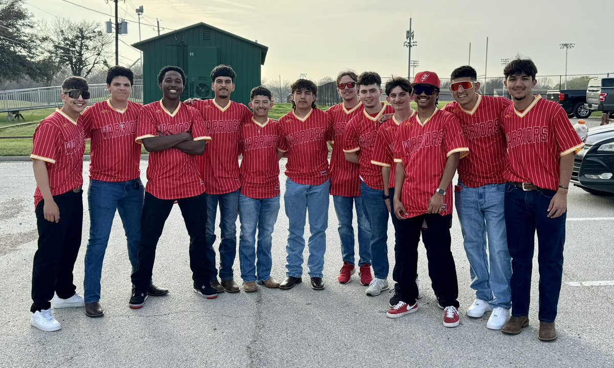 We clean up pretty good, huh? Heading out to the Drew Medford Memorial Tournament team dinner.

#WTID | #TEAM55