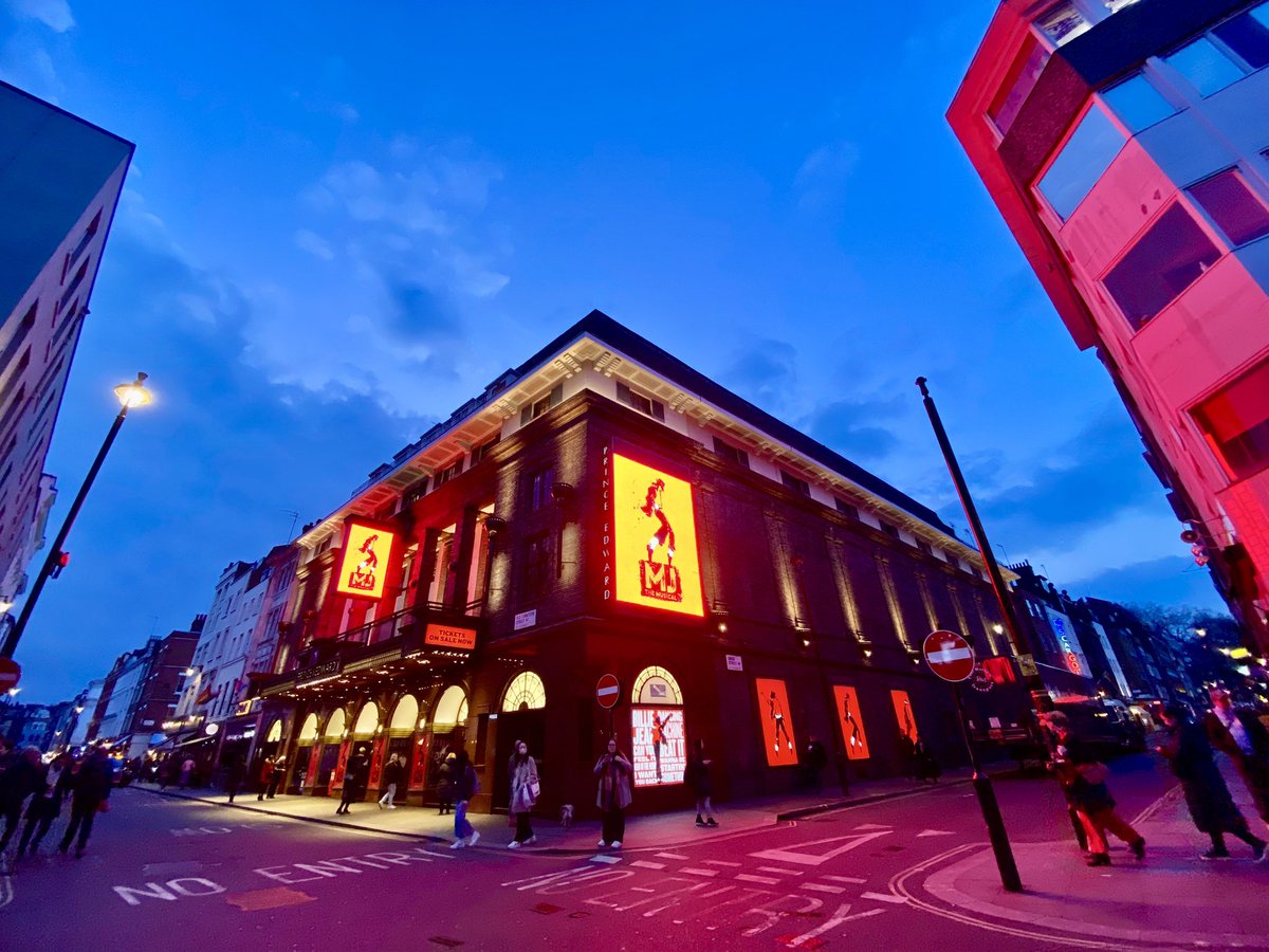 noblyrotten1's tweet photo. MJロンドンのプレビュー初日！
MJ The Musical London 1st Preview!
#mjthemusicaluk #strangecranium #hiroiida #electronicmusicdesign https://t.co/UzBYqjSJOw