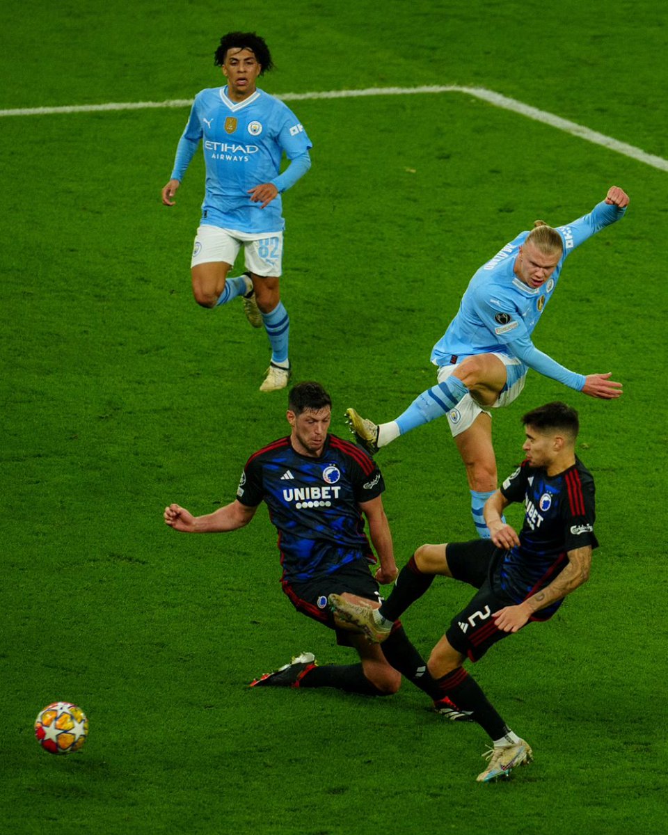 TeamHaaland9's tweet photo. 📸 Erling Haaland vs Copenhague 

⚽ ×1

@erling https://t.co/K8wXWYvEcZ