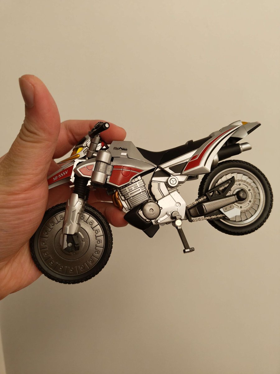 Dave10310348's tweet image. #onemap #fromjapan #KamenRider #faiz #figure #proxyservice After the disappointing news regarding the Shinkocchou Seihou version of the Autovajin from Kamen Rider Faiz, I had to try and find a cheap version of the old Autovajin. OneMap's proxy service made it quick and easy.