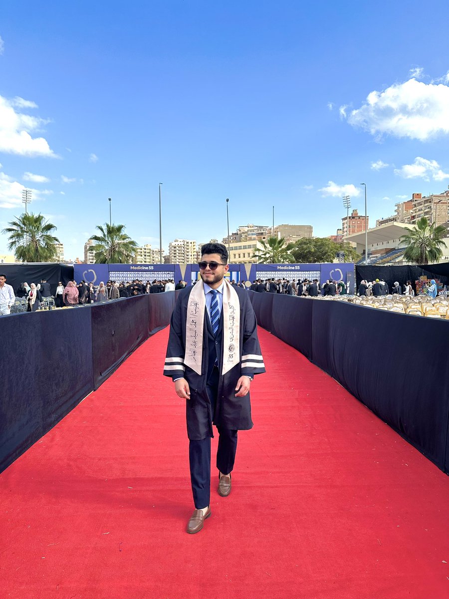 A7med_Elsayed5's tweet photo. Many dream, some try , but l achieved 🎓 https://t.co/xtYzIDQi3I