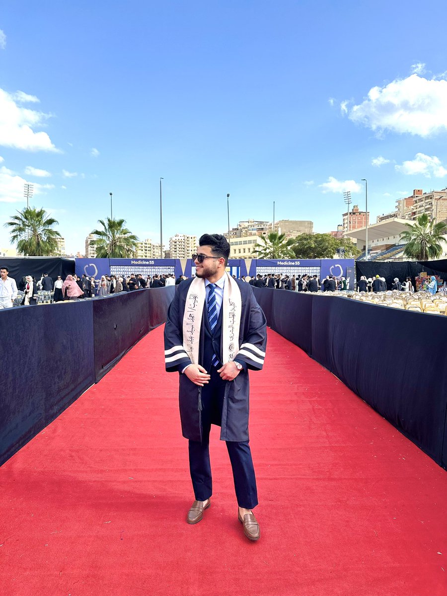 A7med_Elsayed5's tweet photo. Many dream, some try , but l achieved 🎓 https://t.co/xtYzIDQi3I