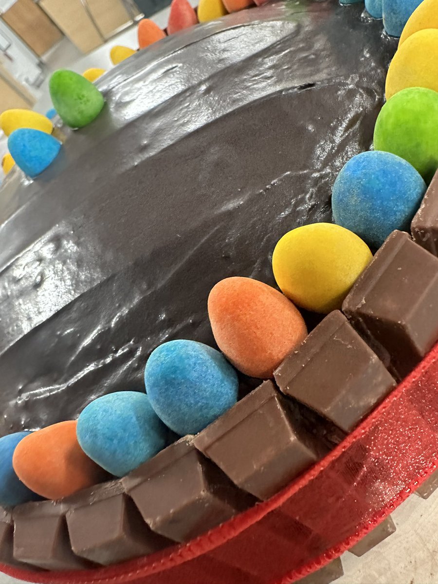 zeps_fcs's tweet photo. A little sneak peek at a few of the cakes that will be up for auction on Thursday night at @NobleLocal_SD Showcase at SHS. The auction will run till Friday at 3:00pm and all proceeds go to SHS Academic Boosters. We will be accepting online bids tomorrow beginning at 4pm! https://t.co/NPKl4HPiVa