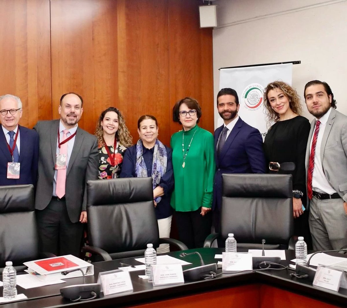 funsamex_org's tweet photo. Agradecidos por la invitación para participar hoy en la Trigésima Reunión Ordinaria de la #ComisiónDeSalud del @senadomexicano con el objetivo de presentar el estatus, alcances y beneficios de la iniciativa de #LeyGeneralDeCáncerMx, cuyo análisis se encuentra en esta Comisión y en la Comisión de Estudios Legislativos. Agradecemos especialmente a nuestra aliada, Pdta. de esta instancia, @SenadoraV, por su invitación, así como a cada Senadora y Senador integrantes de esta Comisión.
