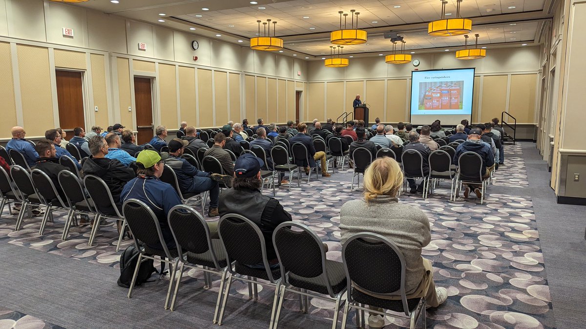 Day 2 had a great turnout for EM at the @NE_RTF conference & show. Got to hangout a little and see @HectorsShop do his presentation. Great day of networking with @bonasoro_nick as well. Looking forward to the final day tomorrow. @GCSAA @gcsany @reelturftechs