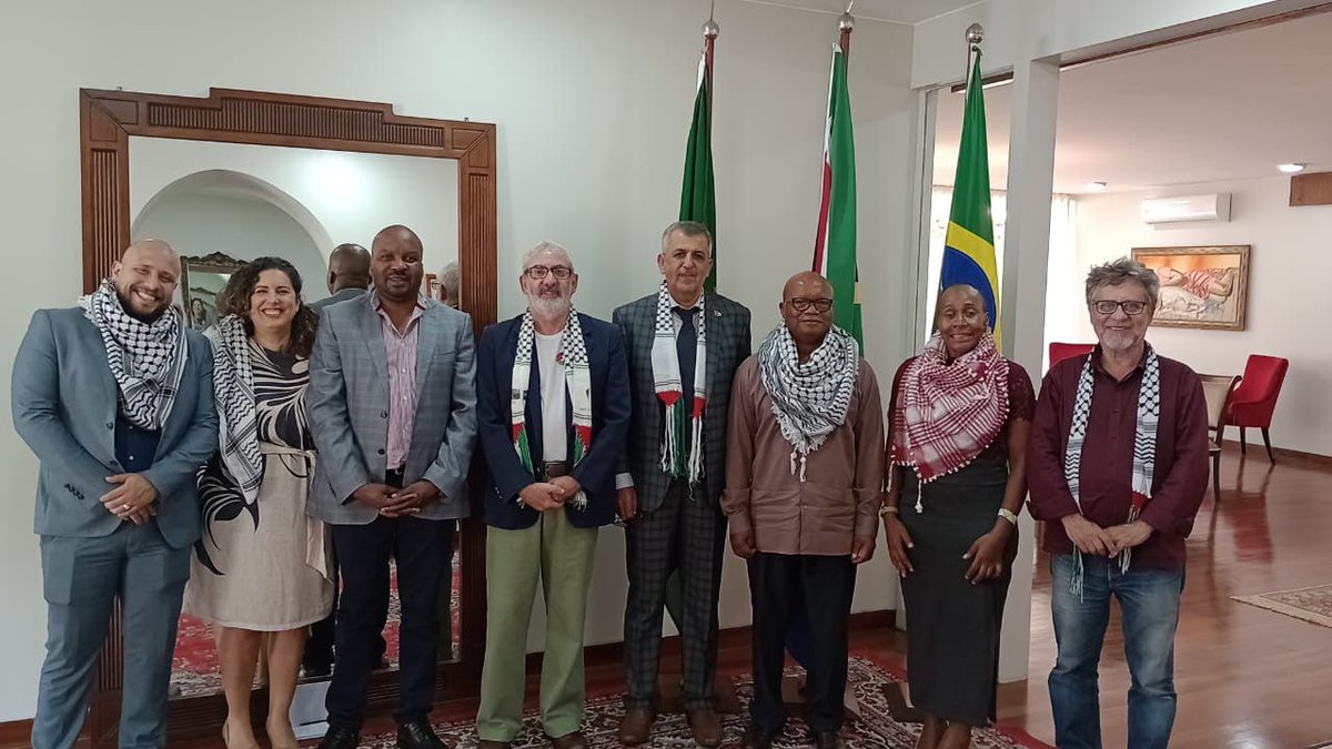 Na terça-feira, a delegação do IBRASPAL e do Comitê de Solidariedade ao Povo Palestino DF visitou a @SAInBrazil. Tivemos uma conversa fraterna com o embaixador, que é um veterano luta contra apartheid e muito comprometido com a causa palestina.