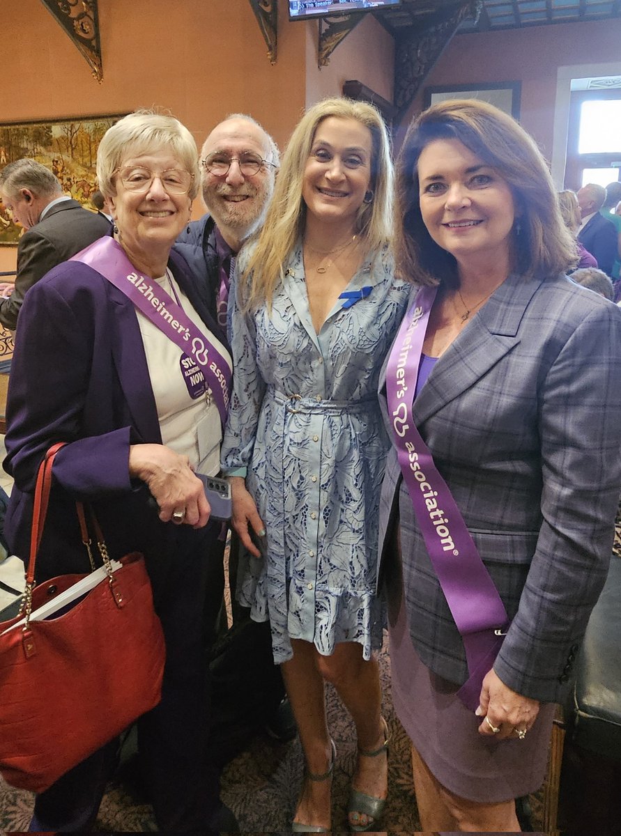 AllisonDeanLove's tweet photo. At #scstatehouse today with @AlzSC
Thank you to @ScSenGoldfinch @MiaforSC @bethbernsteinsc for your support in advancing our fight to #ENDALZ and working to better serve those with #dementia in the Palmetto State. https://t.co/4lMPP4xmGP