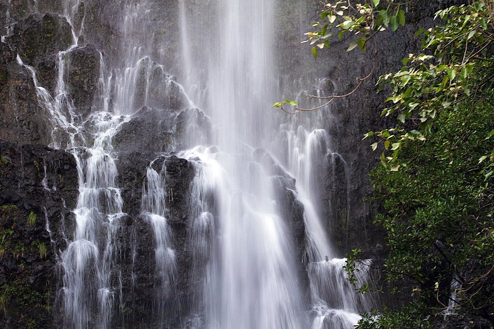 A waterfall cascades down to the Pacific Ocean along the road to Hana, Maui. Have fun searching for a slice of paradise on this beautiful Wednesday in Hawaii! 💦🤩🌴🤙 #lifeisbeautiful #waterfalling #lavarock #maui #oahu #bigisland #kauai #honoluasurfco #alohavibessince95