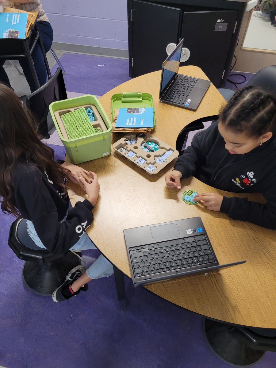 jennduarte4's tweet photo. @stjbbruins learning about climate change and coding with @Forward__EDU and @InkSmith3D  using these awesome kits! Thank you for visiting our class! https://t.co/uqYyRDHazW