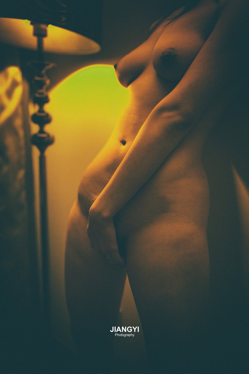 这种复古的感觉还不错
有一种繁华落尽的感觉

#人体写真 #私房照 #天津 #摄影 #私房 #约拍 #写真 #定制 #肉体 #露出 #母狗 #性感 #诱惑 #定制写真 #母狗调教 #肉便器 #天津约拍