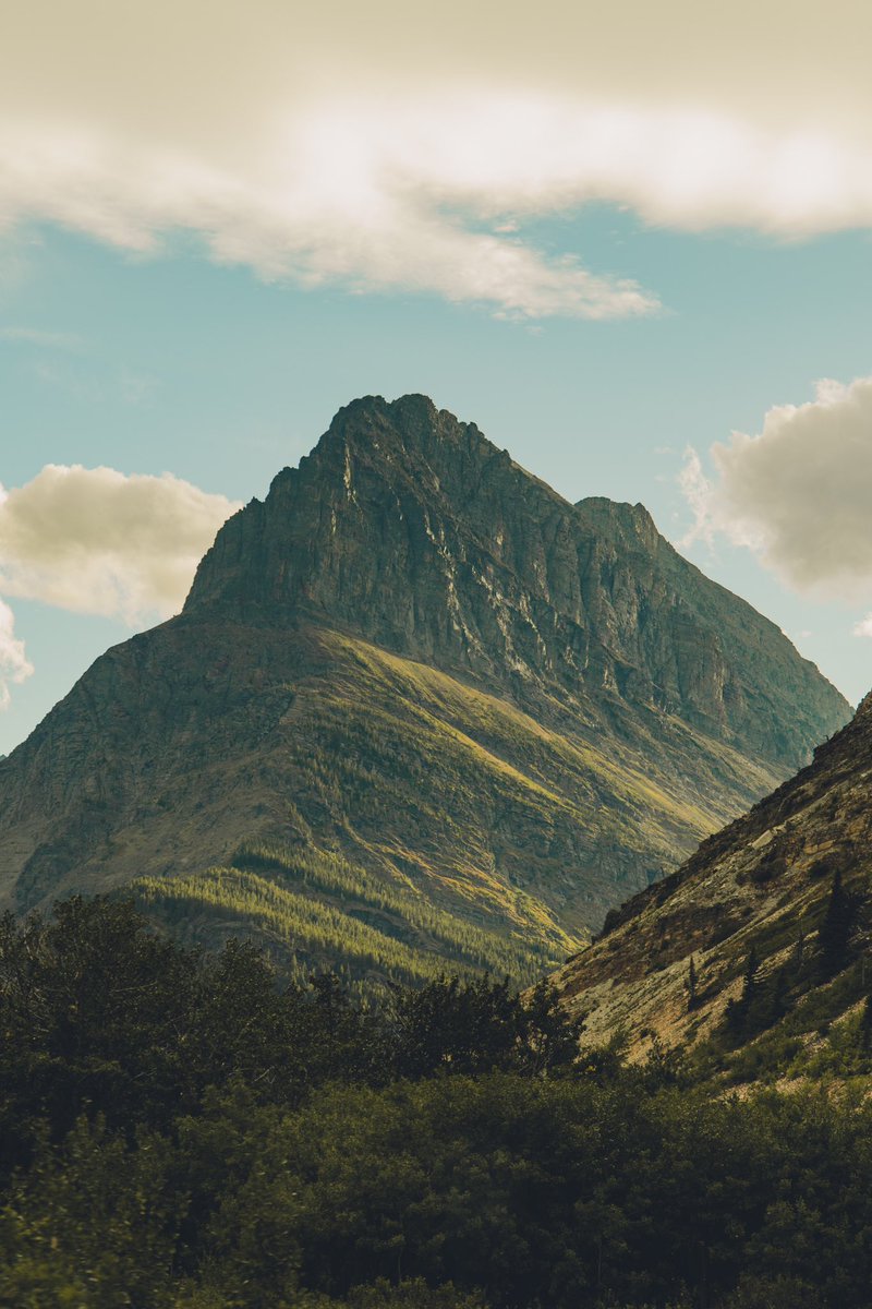 srry it’s been 4 years i made u guys new lock screens <3