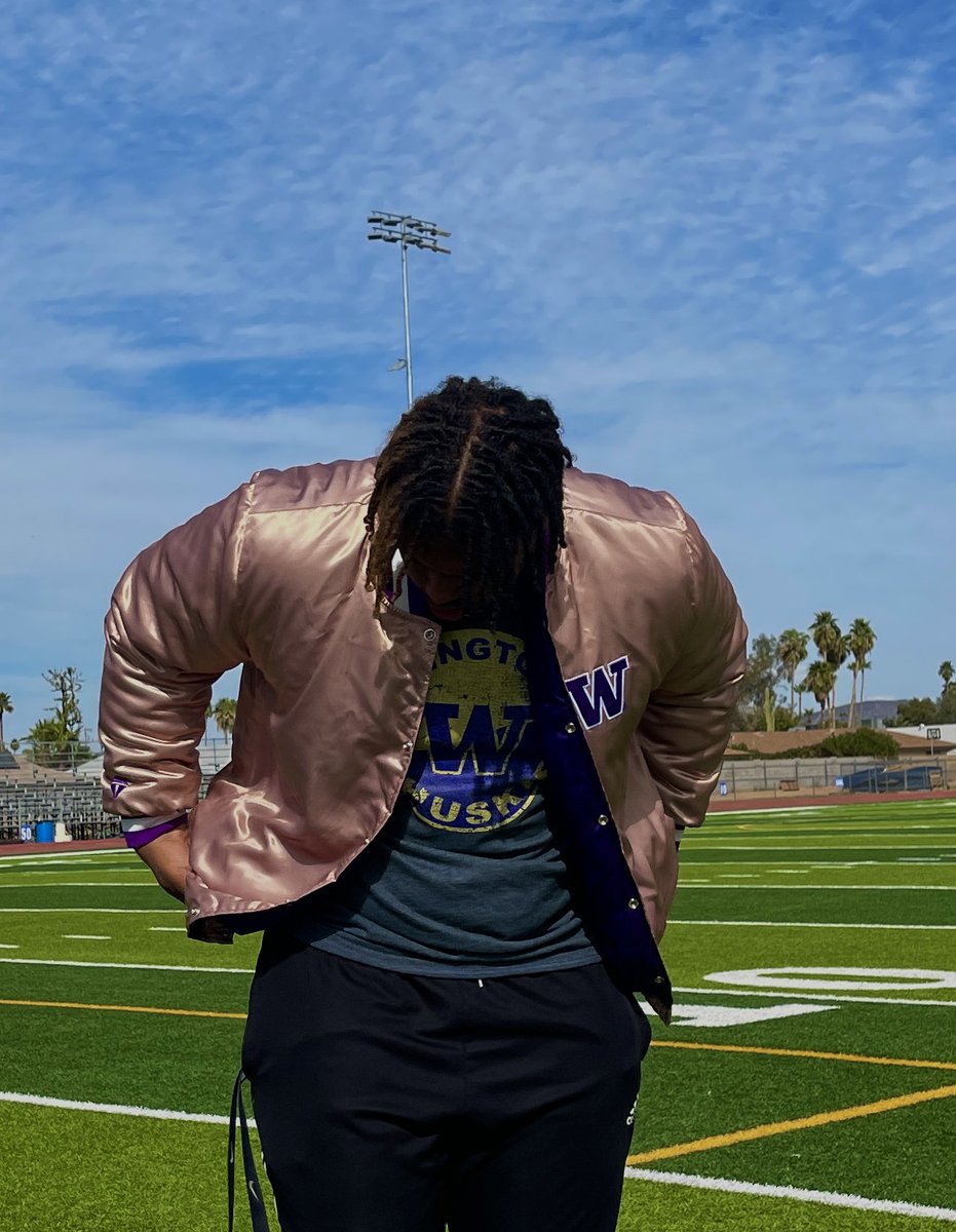 Levelle_Watk1ns's tweet photo. Shout out @Twin_Vision_ for the 🔥 Jacket! If you want one like mine, head to https://t.co/SW5Pq05tij !!!

#bowdown #purplereign ☔️💛☔️💛 https://t.co/eZZkArPKPj