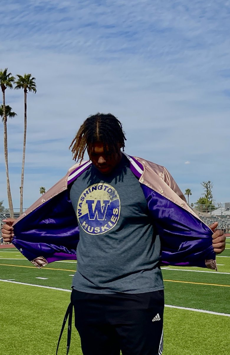 Levelle_Watk1ns's tweet photo. Shout out @Twin_Vision_ for the 🔥 Jacket! If you want one like mine, head to https://t.co/SW5Pq05tij !!!

#bowdown #purplereign ☔️💛☔️💛 https://t.co/eZZkArPKPj
