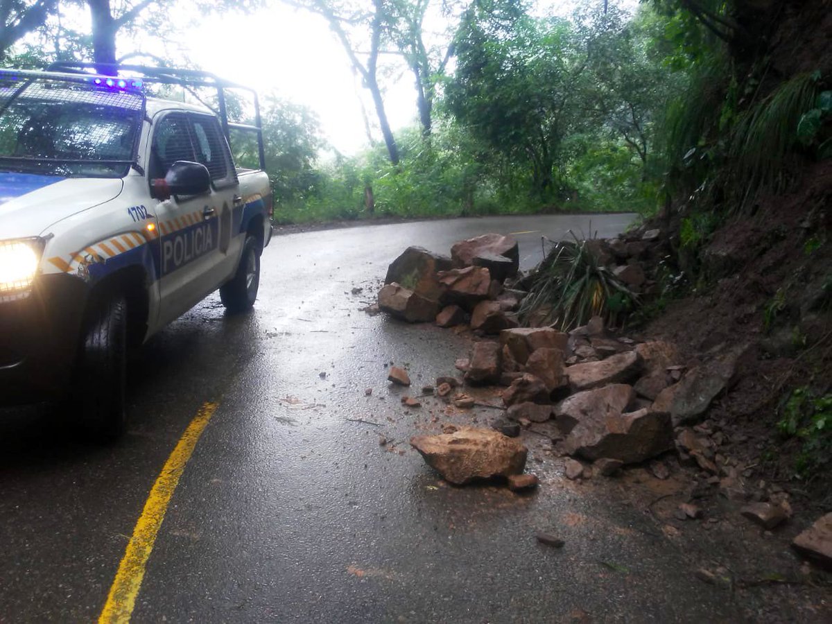 🚧 ¡Atención! Vialidad Nacional informa sobre piedras caídas en la RN N°9, Tramo La Caldera - Lte con Jujuy (km 1640). Se ruega a todos los usuarios transitar con suma precaución y respetar las indicaciones viales. #SeguridadVial #RN9 #Precaución