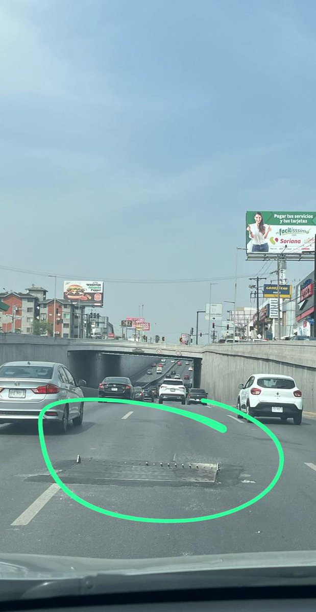 Ale_alanis15's tweet photo. Vecinos para que tengan cuidado los que regresan por leones unas varillas salidas. Es en paseo de los leones abajo del puente de paseo de los descubridores de oriente a poniente hacia García
@arandatamayo_ 
@ZyntiaVanegas https://t.co/GbWSxcHgvg