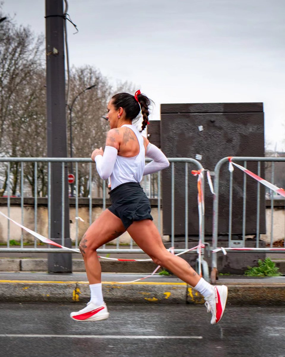 ANAQMNR's tweet photo. Il y a les histoires qu'on raconte et la vie qu'on s'écrit.. ✨️ #Salomonrunning #SemideParis 🐺 https://t.co/L6AakHsRV8